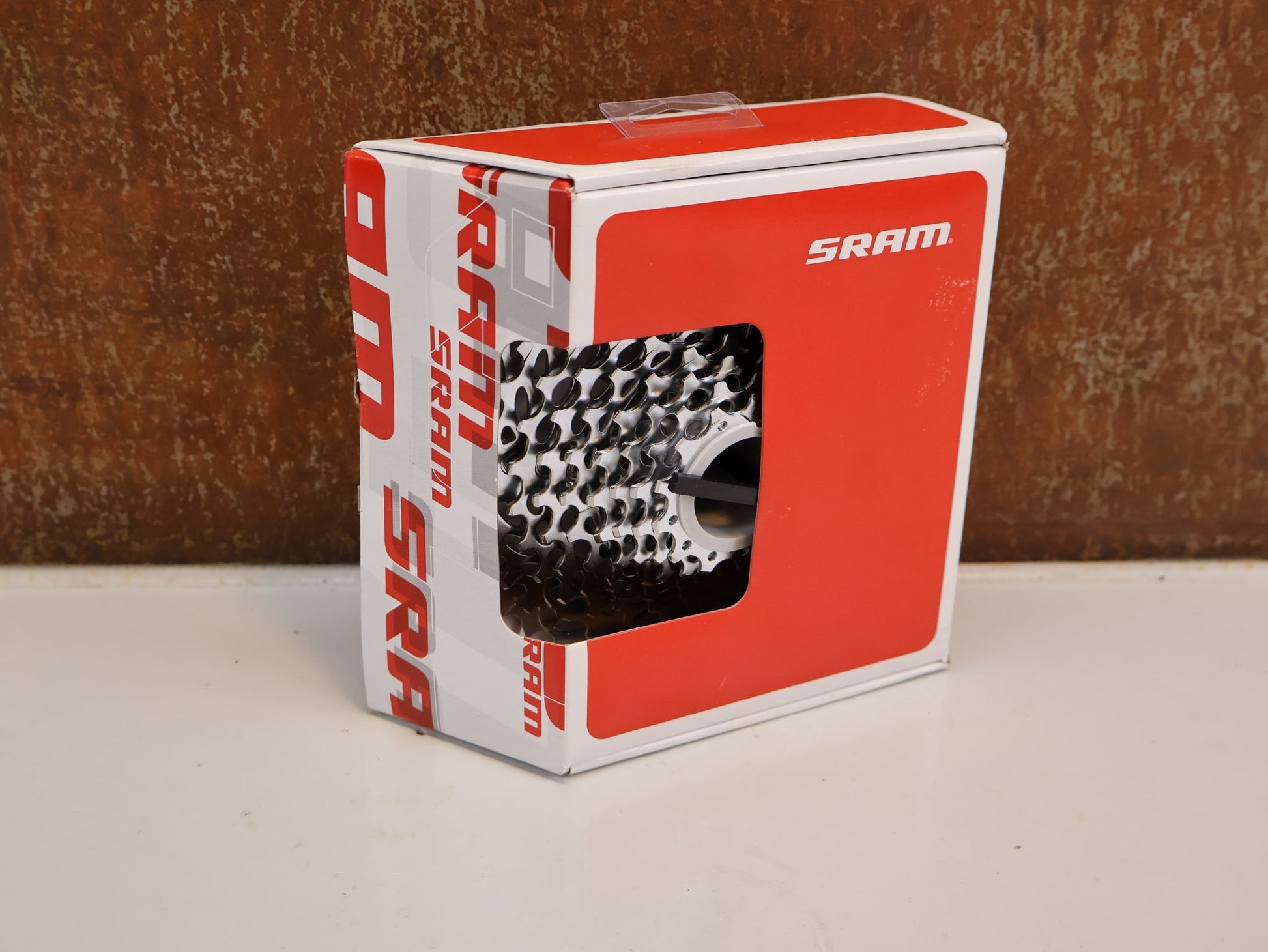 Kassette & Zahnkränze von Sram, SRAM KASSETTE PG - 1070 / 11 - 36 ZÄHNE / 10 - FACH / POWERGLIDE vor USEDBIKES - OB.DE Hintergrund