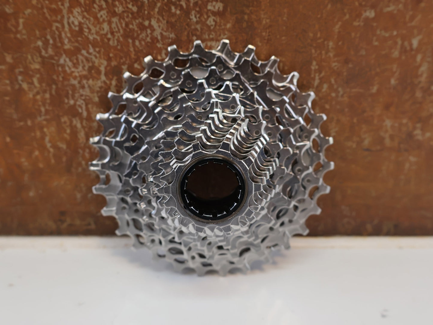 Kassette & Zahnkränze von Sram, SRAM KASSETTE XG-1250 / 12-FACH ZAHNKRANZ / 10-30T / ROAD GRAVEL vor USEDBIKES-OB.DE Hintergrund