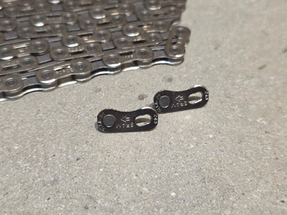 Zubehör von Sram, SRAM KETTE PC FORCE AXS E1 12 / 13 FACH vor USEDBIKES - OB.DE Hintergrund