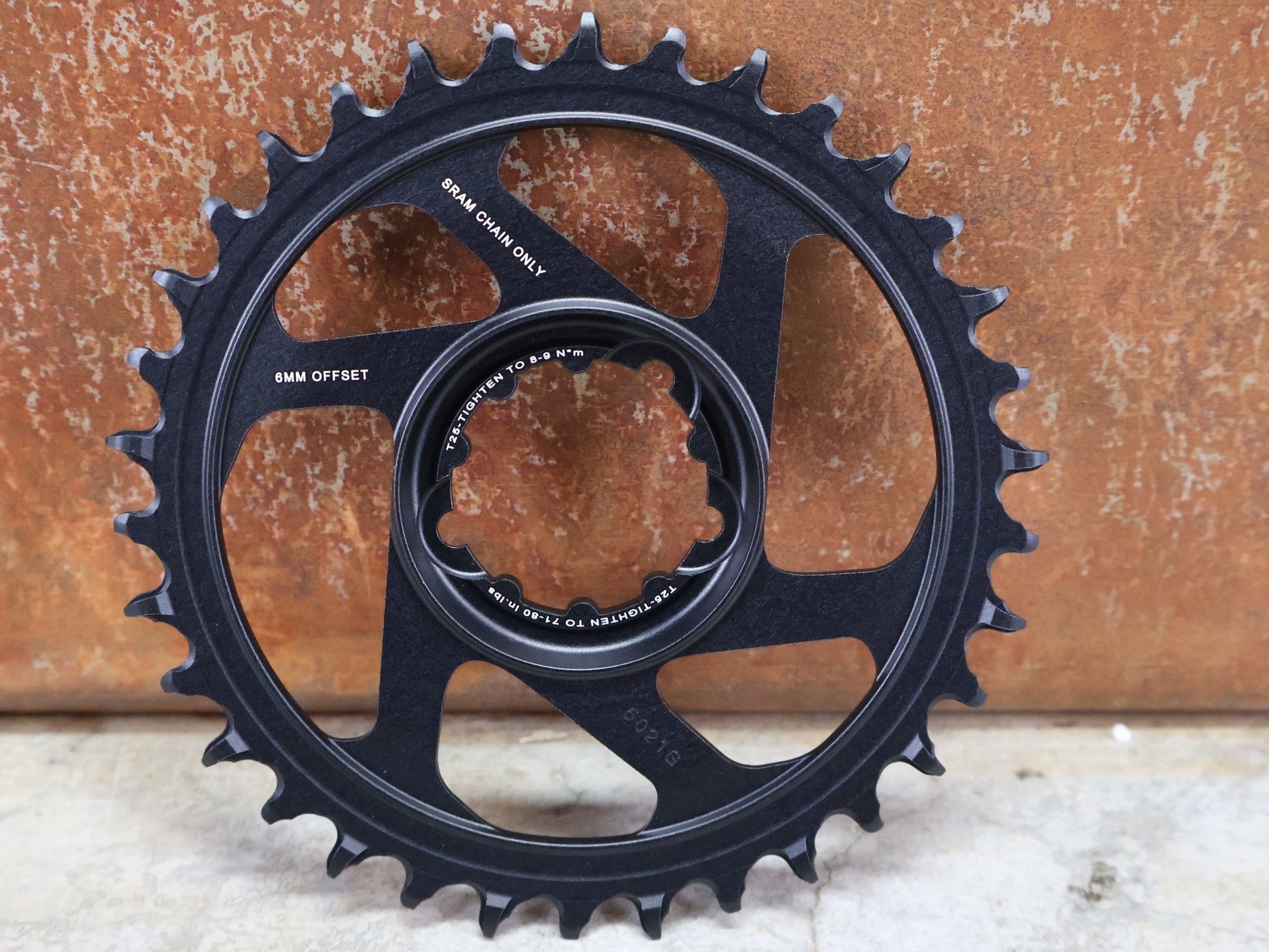 Kettenblatt von Sram, SRAM KETTENBLATT X - SYNC 2 XX1 EAGLE 3 BOLT DIRECT MOUNT 34T 6MM vor USEDBIKES - OB.DE Hintergrund