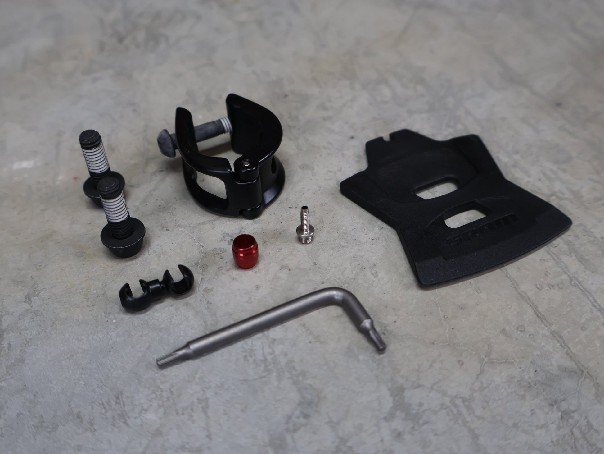 Bremse von Sram, SRAM LEVEL TL BREMSSET VORNE U. HINTEN SCHWARZ vor USEDBIKES - OB.DE Hintergrund