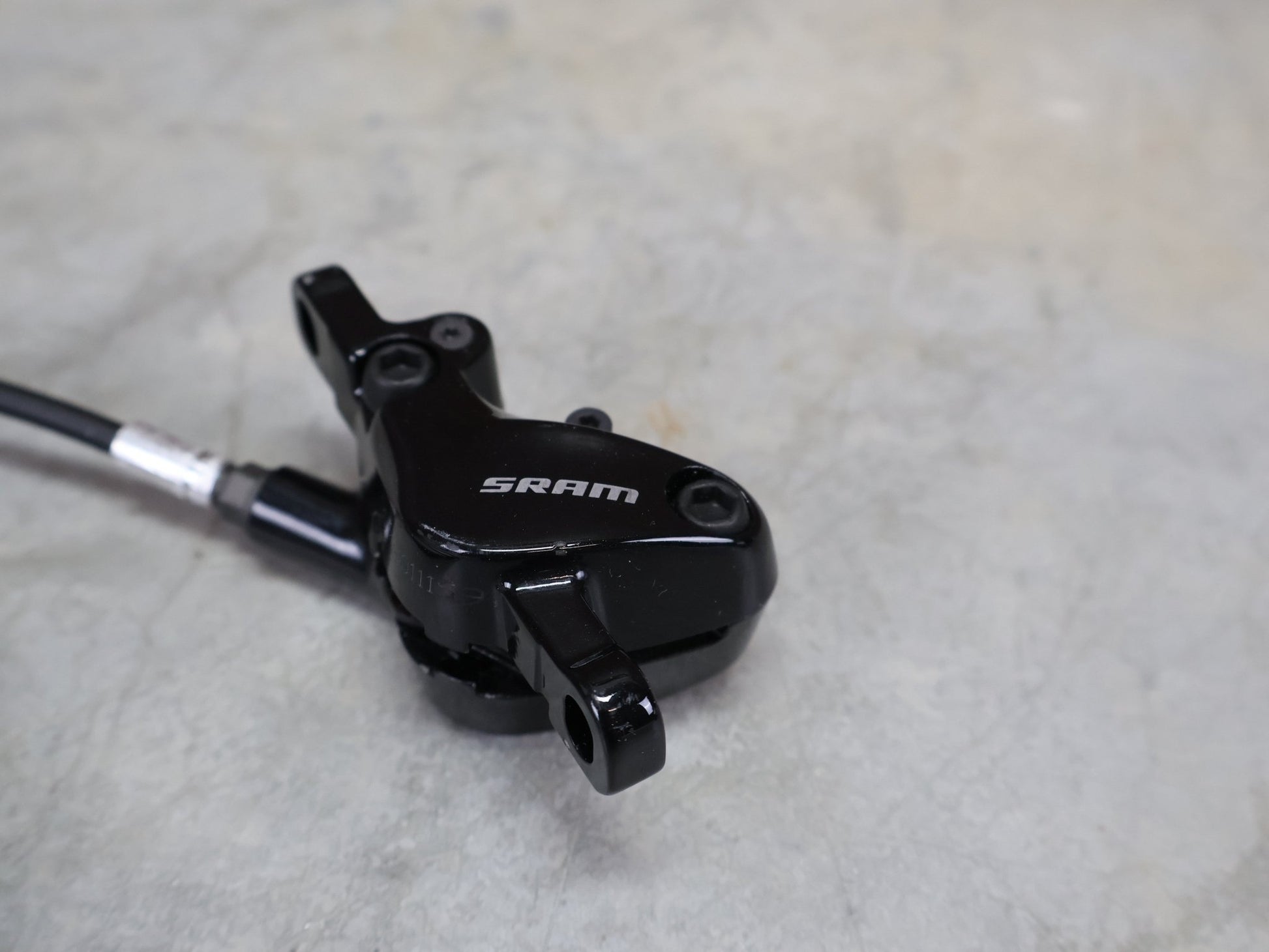 Bremse von Sram, SRAM LEVEL TL BREMSSET VORNE U. HINTEN SCHWARZ vor USEDBIKES - OB.DE Hintergrund