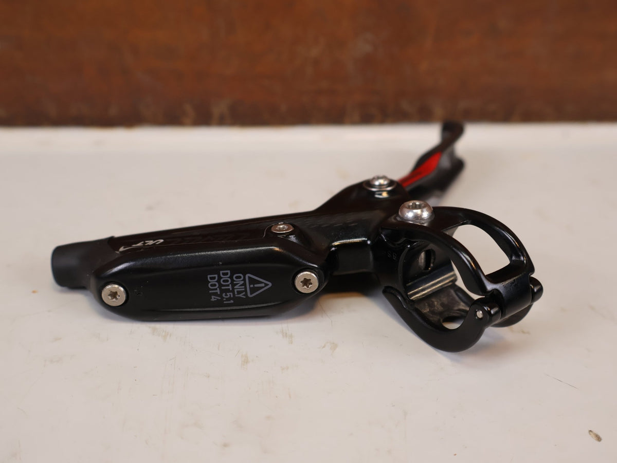 Bremse von Sram, SRAM Level Ultimate Bremsen Set Red Nino Schurter vor USEDBIKES-OB.DE Hintergrund