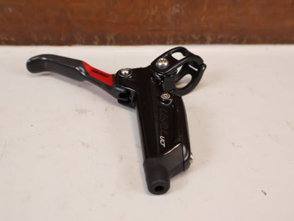 Bremse von Sram, SRAM Level Ultimate Bremsen Set Red Nino Schurter vor USEDBIKES-OB.DE Hintergrund