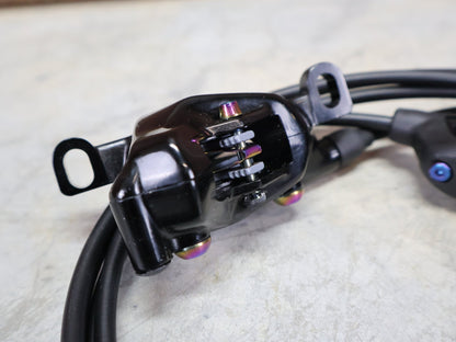 Bremse von Sram, SRAM LEVEL ULTIMATE BREMSSET VORNE U. HINTEN SCHWARZ / RAINBOW vor USEDBIKES - OB.DE Hintergrund