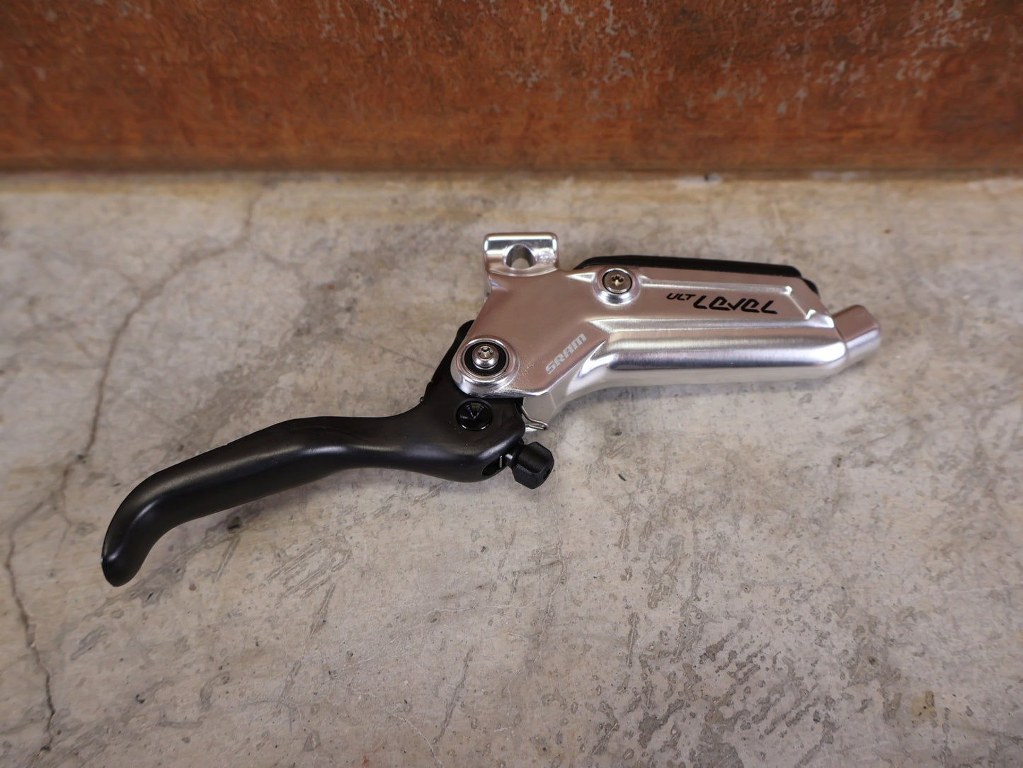 Bremse von Sram, SRAM LEVEL ULTIMATE STEALTH BREMSGRIFF C1 / CARBON CLEAR vor USEDBIKES - OB.DE Hintergrund