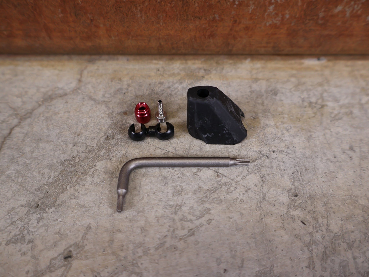 Bremse von Sram, SRAM LEVEL ULTIMATE STEALTH BREMSGRIFF C1 / CARBON CLEAR vor USEDBIKES - OB.DE Hintergrund