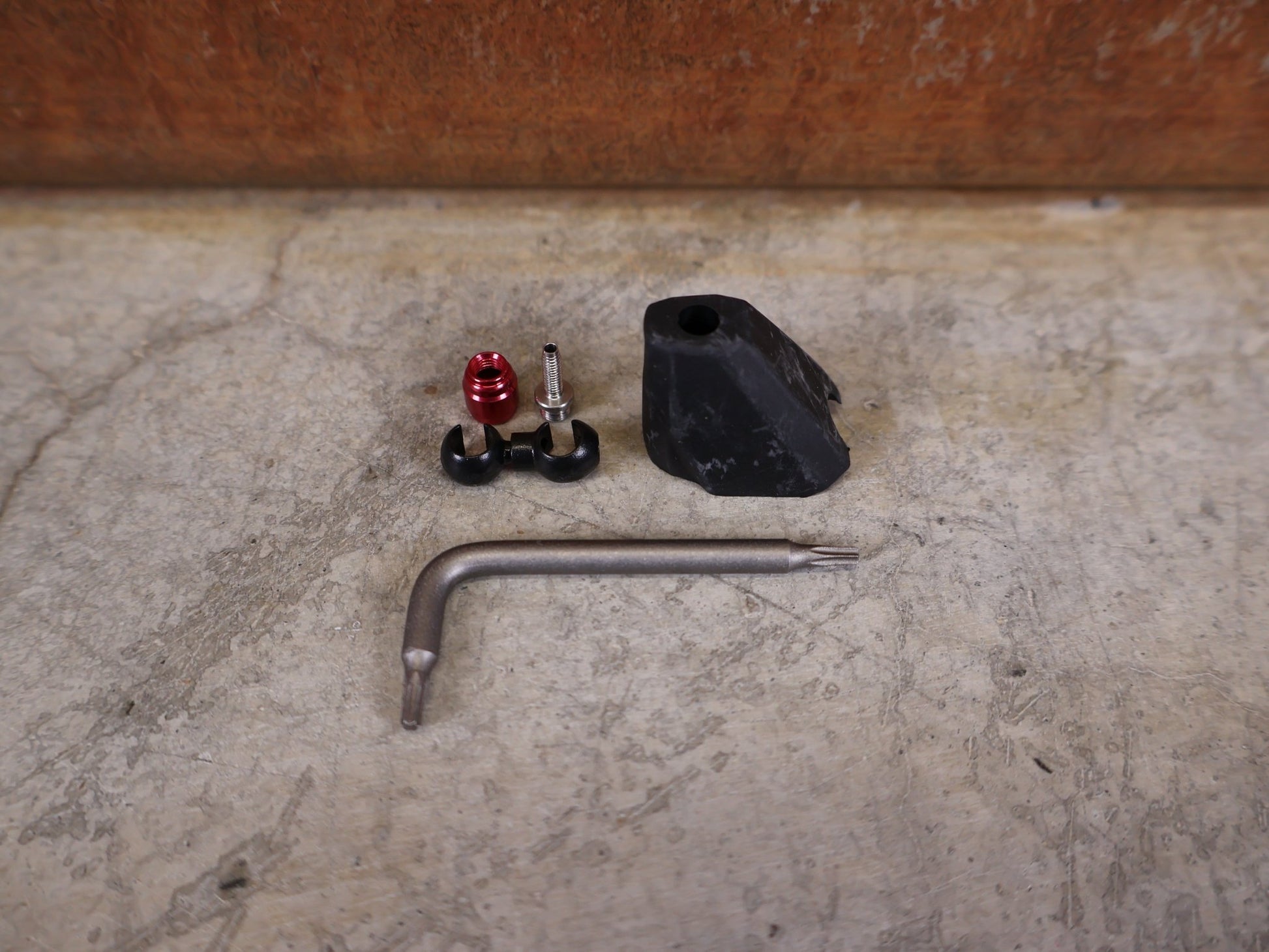 Bremse von Sram, SRAM LEVEL ULTIMATE STEALTH BREMSGRIFF C1 / CARBON CLEAR vor USEDBIKES - OB.DE Hintergrund