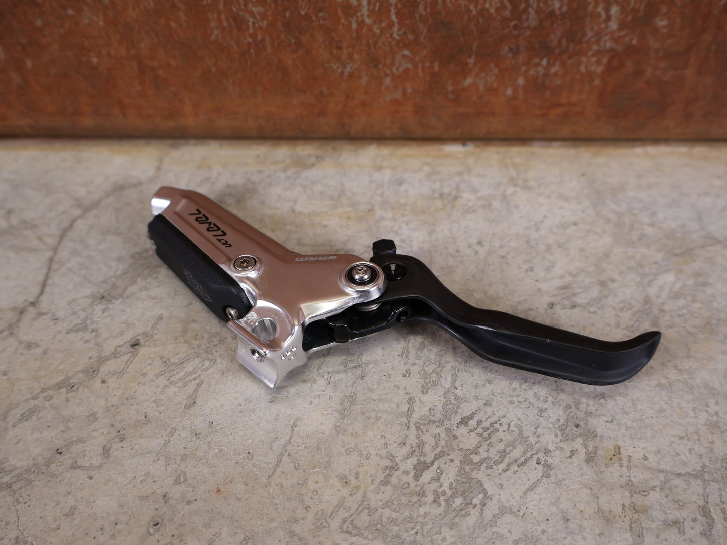 Bremse von Sram, SRAM LEVEL ULTIMATE STEALTH BREMSGRIFF C1 / CARBON CLEAR vor USEDBIKES - OB.DE Hintergrund