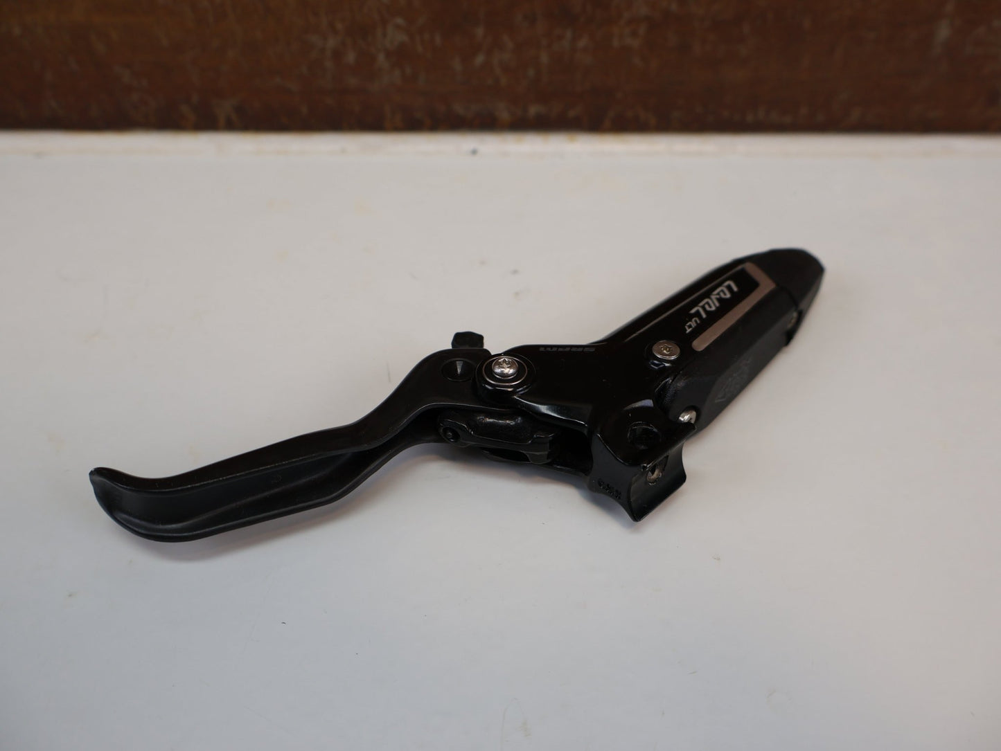 Bremse von Sram, SRAM LEVEL ULTIMATE STEALTH C1 CARBON SET / VR + HR / 2 - KOLBEN / STEALTH DESIGN vor USEDBIKES - OB.DE Hintergrund