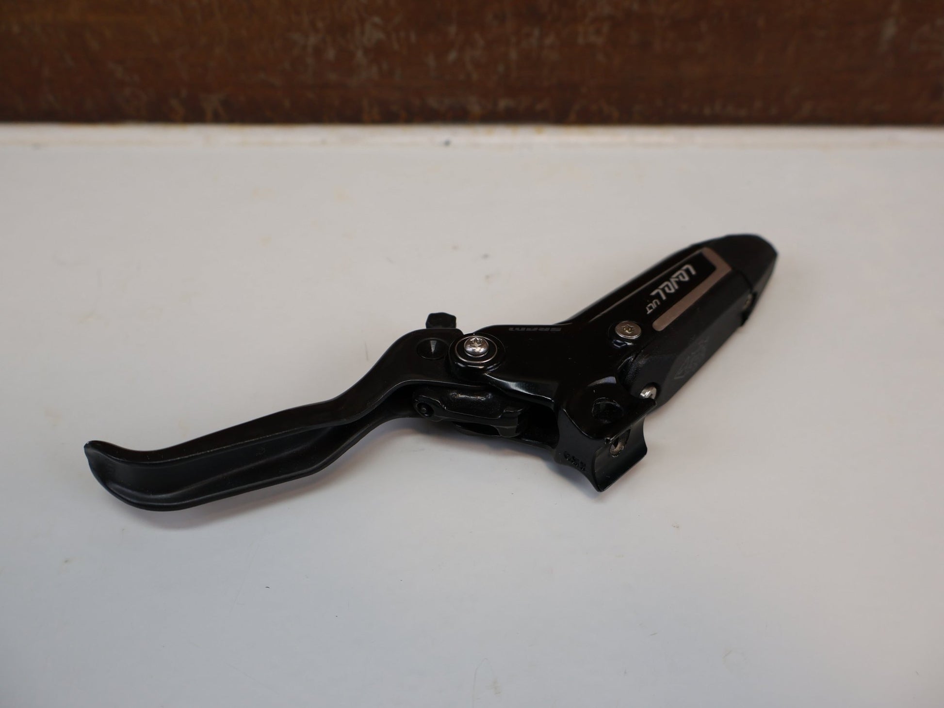 Bremse von Sram, SRAM LEVEL ULTIMATE STEALTH C1 CARBON SET / VR + HR / 2 - KOLBEN / STEALTH DESIGN vor USEDBIKES - OB.DE Hintergrund