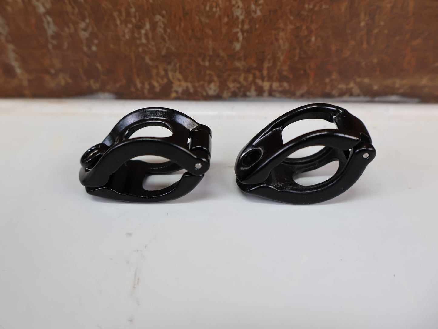 Bremse von Sram, SRAM LEVEL ULTIMATE STEALTH C1 CARBON SET / VR + HR / 2 - KOLBEN / STEALTH DESIGN vor USEDBIKES - OB.DE Hintergrund