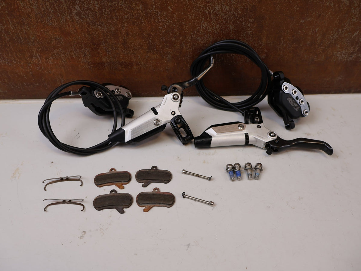 Bremse von Sram, SRAM Maven Ultimate B1 Scheibenbremsen Set VR HR Carbon vor USEDBIKES-OB.DE Hintergrund
