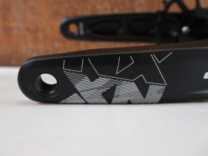 Kurbel von Sram, SRAM NX EAGLE DUB KURBELGARNITUR / 170MM / 32T / 3MM OFFSET / 1X12 - FACH vor USEDBIKES - OB.DE Hintergrund