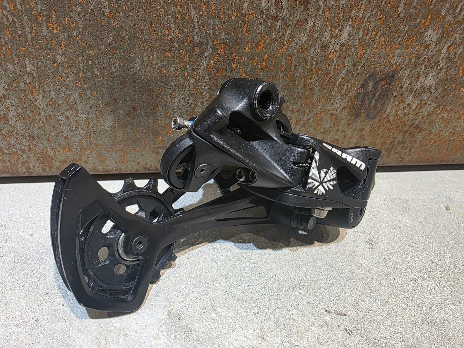 Schaltungsteile von Sram, SRAM NX EAGLE SCHALTWERK 12 FACH vor USEDBIKES - OB.DE Hintergrund