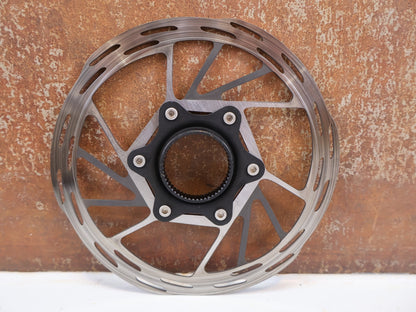 Bremsscheibe von Sram, SRAM Paceline Center Lock Bremsscheiben Set 160mm 2er Pack vor USEDBIKES-OB.DE Hintergrund