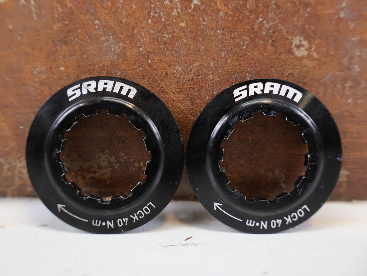 Bremsscheibe von Sram, SRAM Paceline Center Lock Bremsscheiben Set 160mm 2er Pack vor USEDBIKES-OB.DE Hintergrund