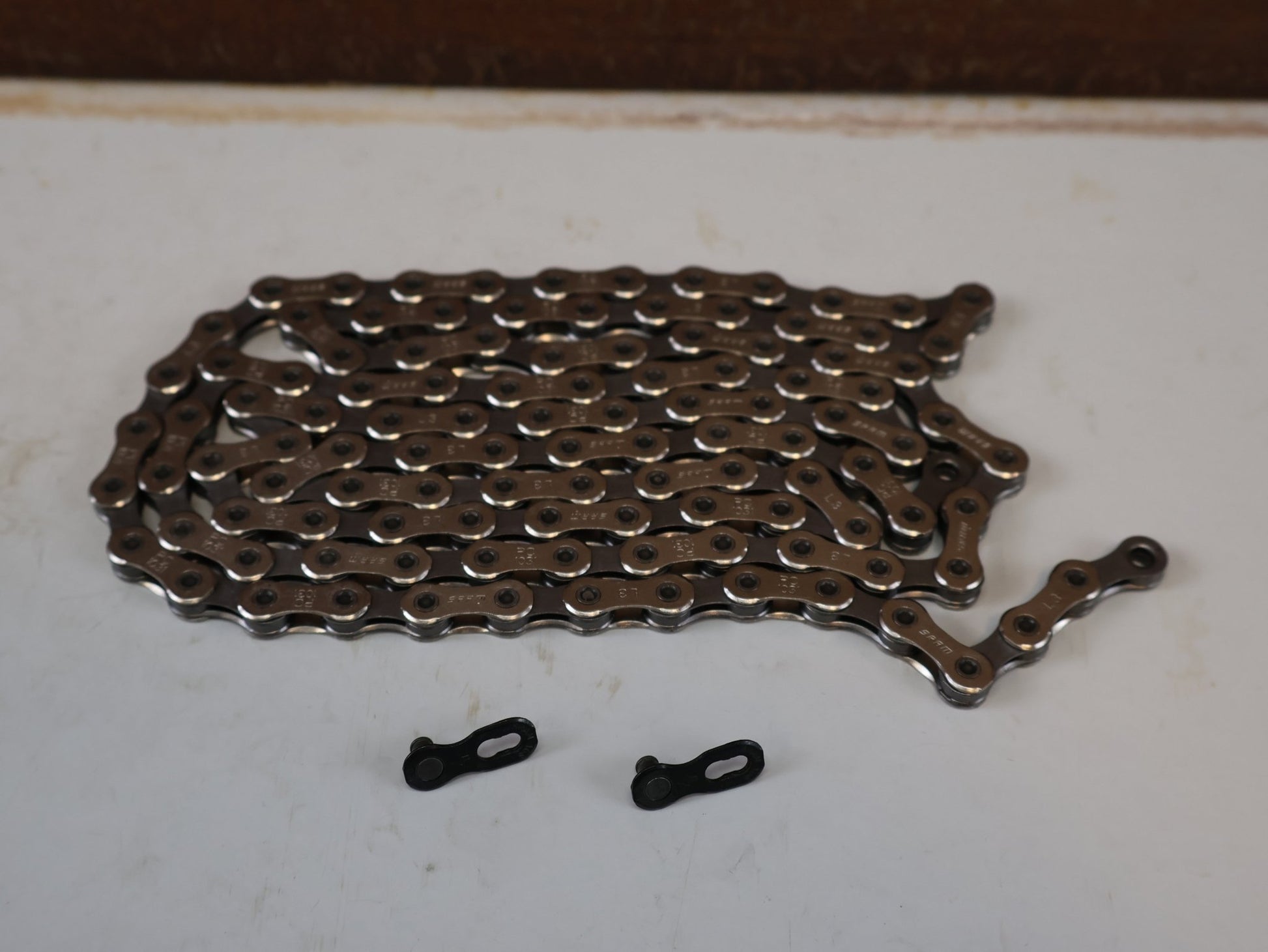 Kette von Sram, SRAM PC-1031 KETTE / 10-FACH / 114 GLIEDER / INKL. POWERLOCK / OEM vor USEDBIKES-OB.DE Hintergrund