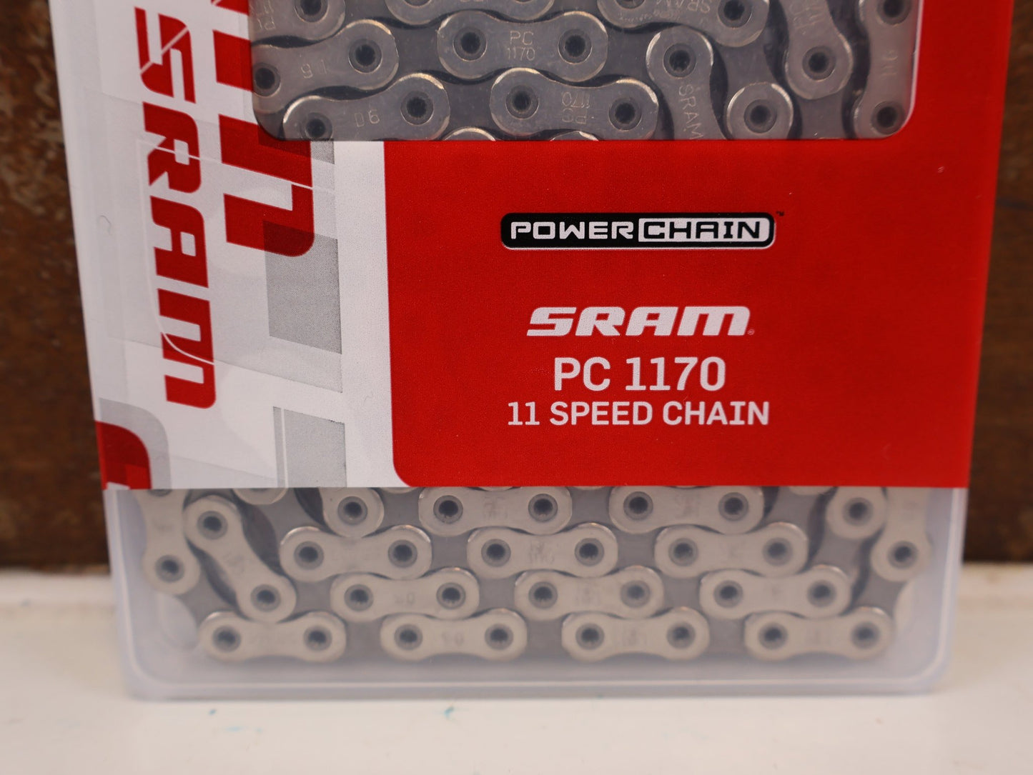 Kette von Sram, SRAM PC 1170 KETTE 11 FACH SILBER 120 GLIEDER vor USEDBIKES-OB.DE Hintergrund