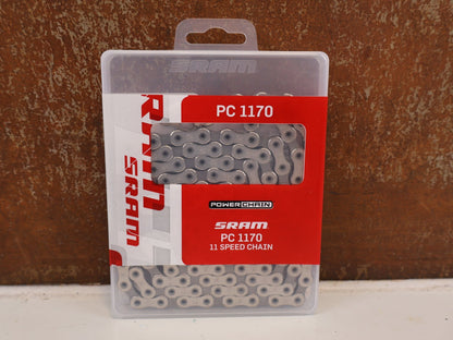 Kette von Sram, SRAM PC 1170 KETTE 11 FACH SILBER 120 GLIEDER vor USEDBIKES-OB.DE Hintergrund