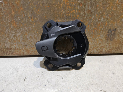 Powermeter von Sram, SRAM POWERMETER 8 - BOLT AXS SPIDER 107 BCD vor USEDBIKES - OB.DE Hintergrund