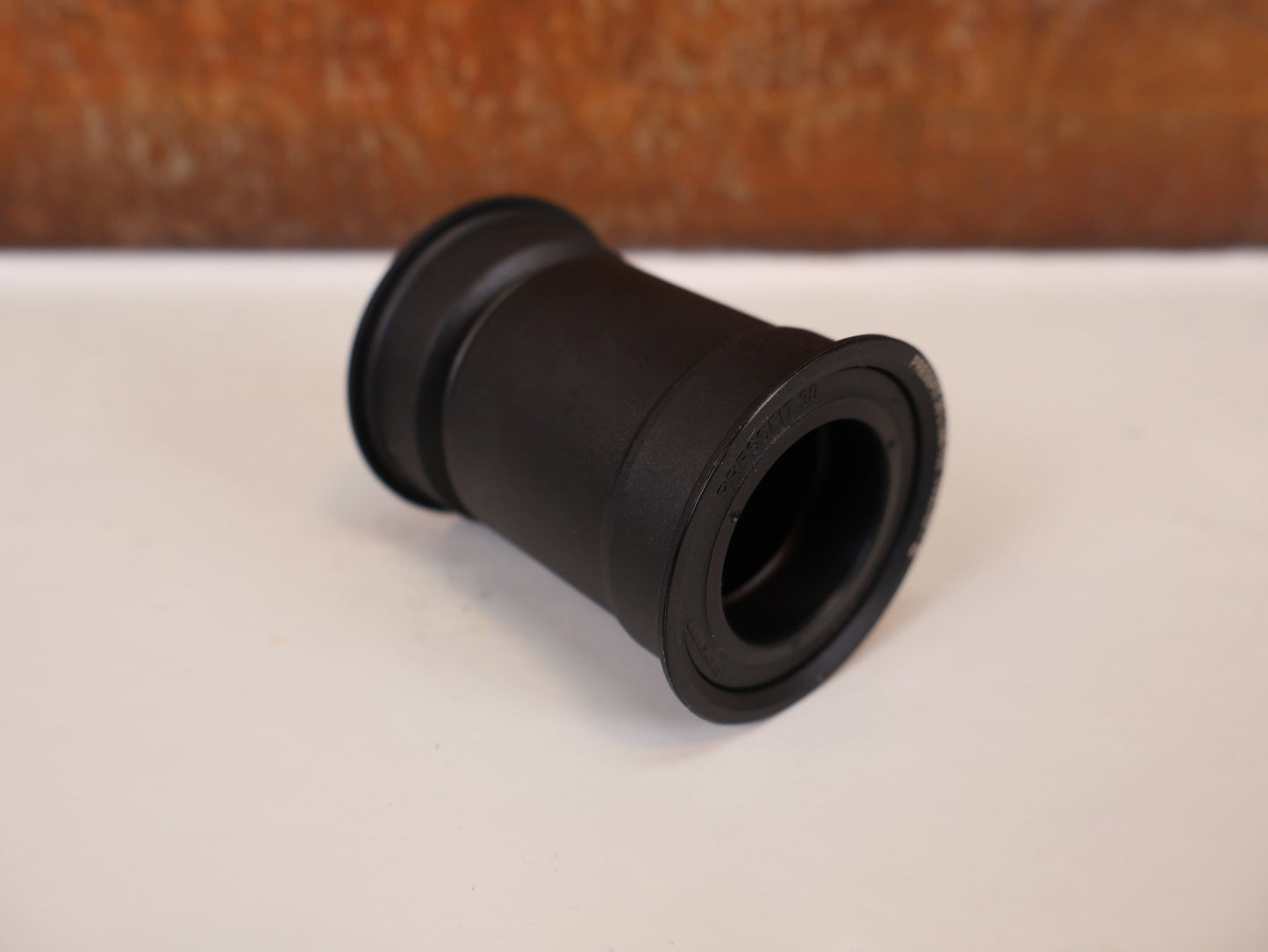 Innenlager von Sram, SRAM PRESSFIT 30 INNENLAGER / PF46 / 68 - 92MM / 30MM ACHSE / 00.6418.009.000 vor USEDBIKES - OB.DE Hintergrund