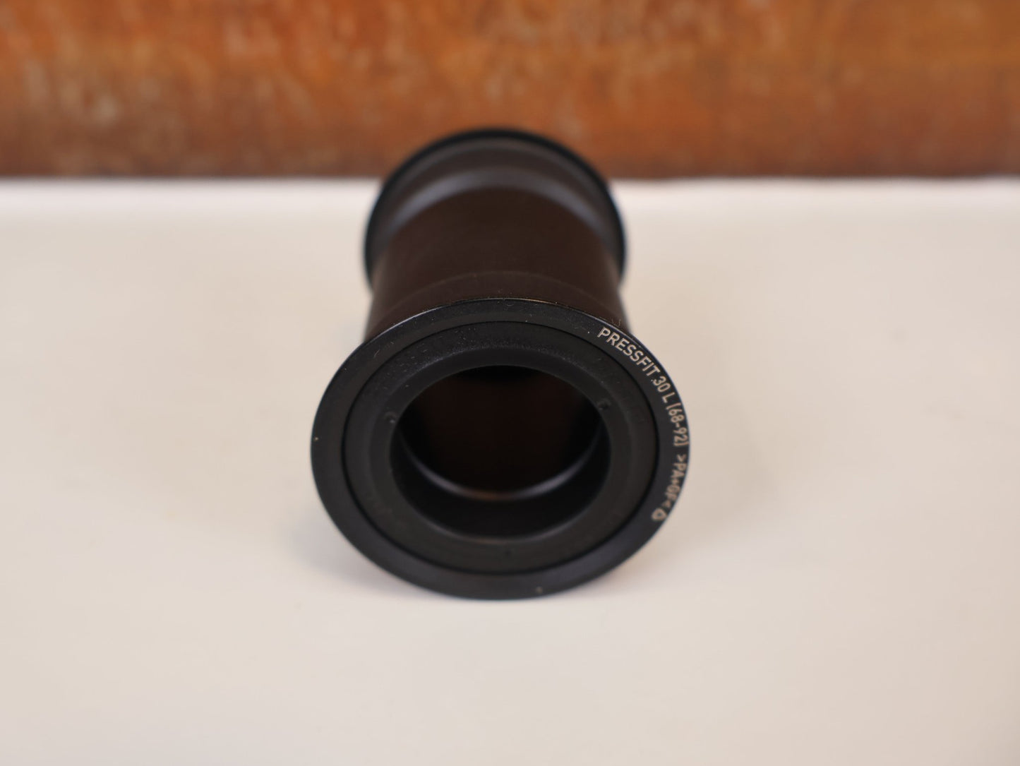 Innenlager von Sram, SRAM PRESSFIT 30 INNENLAGER / PF46 / 68 - 92MM / 30MM ACHSE / 00.6418.009.000 vor USEDBIKES - OB.DE Hintergrund