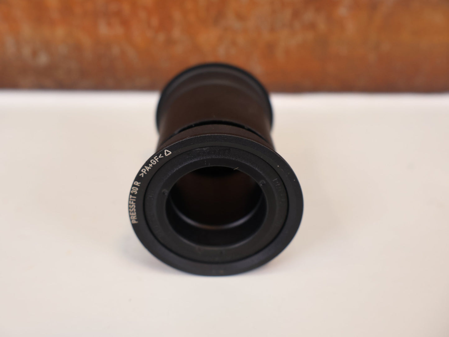 Innenlager von Sram, SRAM PRESSFIT 30 INNENLAGER / PF46 / 68 - 92MM / 30MM ACHSE / 00.6418.009.000 vor USEDBIKES - OB.DE Hintergrund