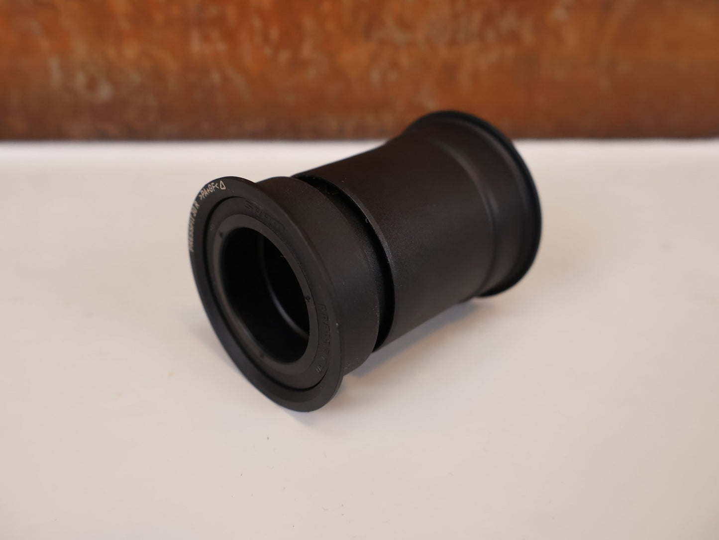 Innenlager von Sram, SRAM PRESSFIT 30 INNENLAGER / PF46 / 68 - 92MM / 30MM ACHSE / 00.6418.009.000 vor USEDBIKES - OB.DE Hintergrund