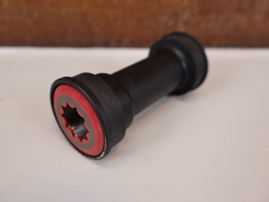 Innenlager von Sram, SRAM PRESSFIT BB92 GXP INNENLAGER / PF41 - 89,5/92MM / MTB / 00.6415.033.020 vor USEDBIKES - OB.DE Hintergrund