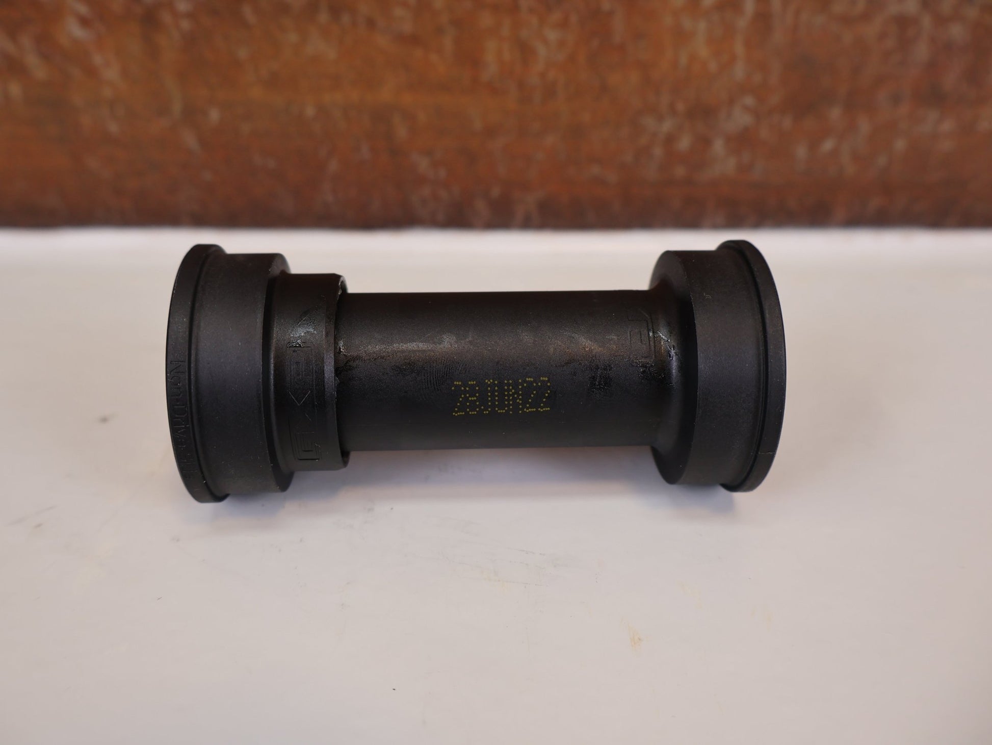 Innenlager von Sram, SRAM PRESSFIT BB92 GXP INNENLAGER / PF41 - 89,5/92MM / MTB / 00.6415.033.020 vor USEDBIKES - OB.DE Hintergrund