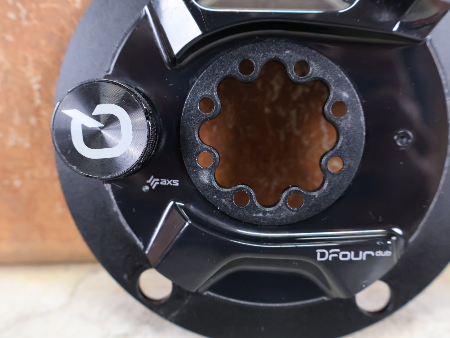 Powermeter von Sram, SRAM QUARQ DFOUR DUB AXS POWERMETER SPIDER / 110 BCD – 8 - BOLT – ANT+ / BLUETOOTH vor USEDBIKES - OB.DE Hintergrund