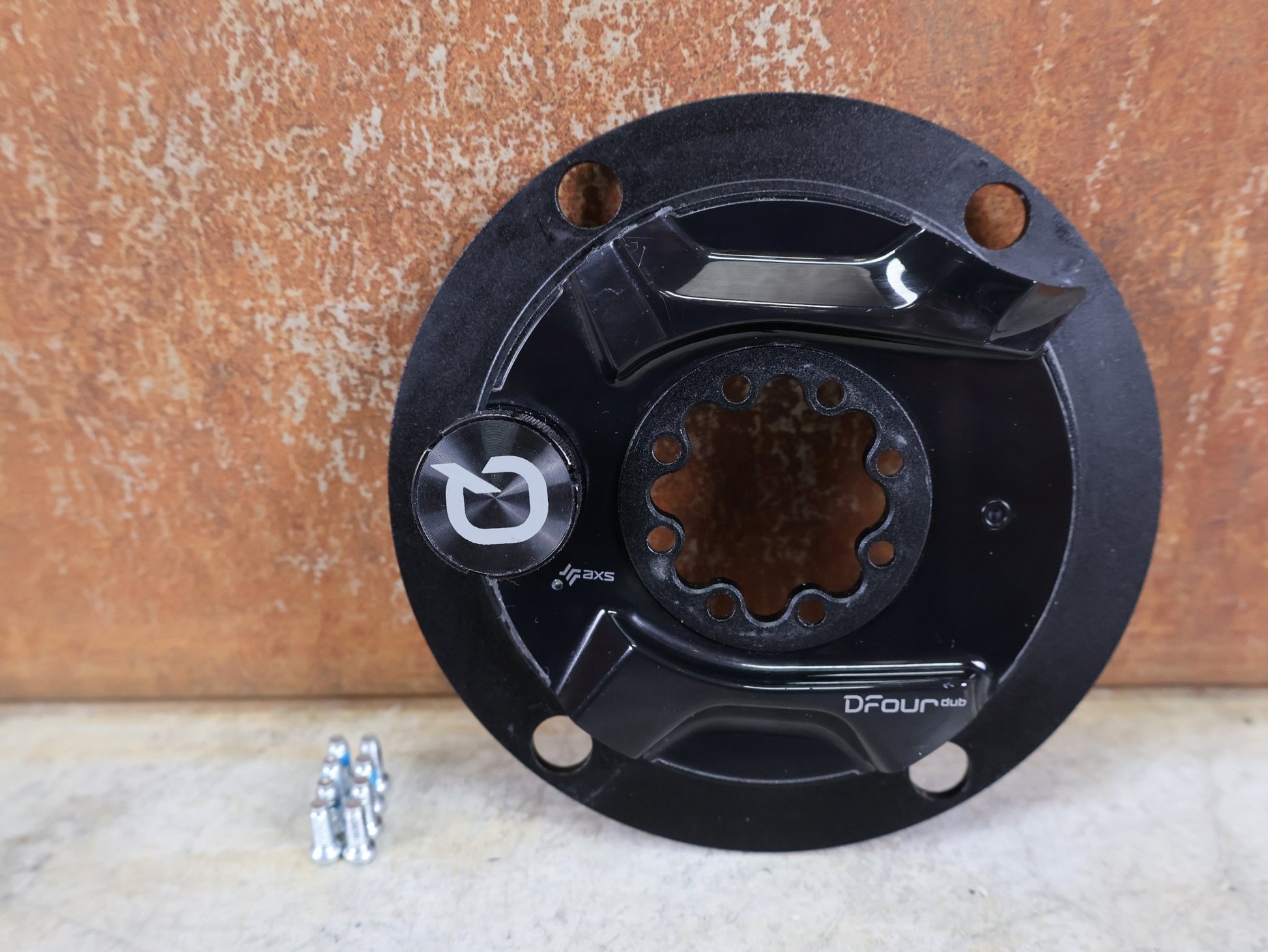 Powermeter von Sram, SRAM QUARQ DFOUR DUB AXS POWERMETER SPIDER / 110 BCD – 8 - BOLT – ANT+ / BLUETOOTH vor USEDBIKES - OB.DE Hintergrund