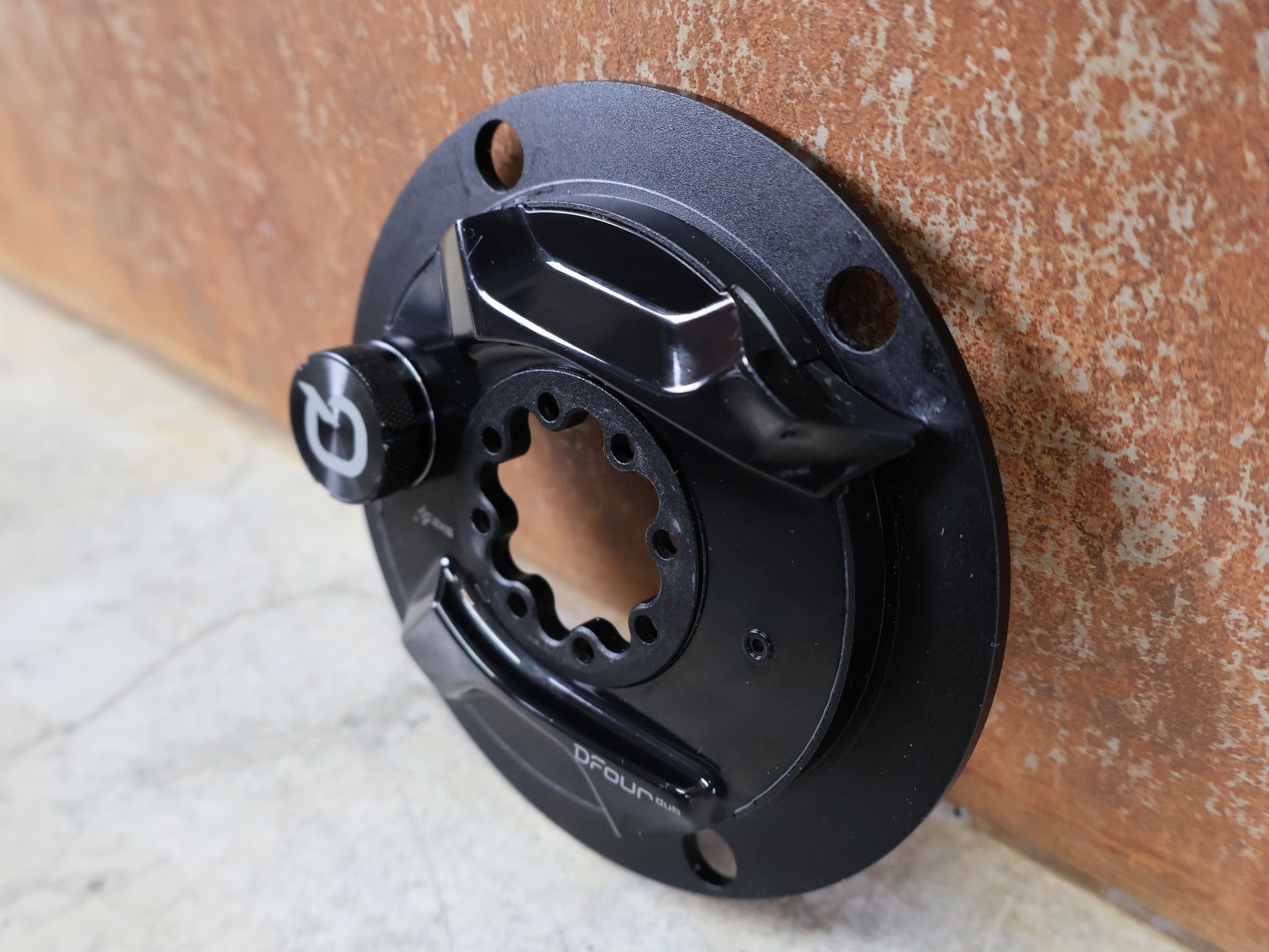 Powermeter von Sram, SRAM QUARQ DFOUR DUB AXS POWERMETER SPIDER / 110 BCD – 8 - BOLT – ANT+ / BLUETOOTH vor USEDBIKES - OB.DE Hintergrund