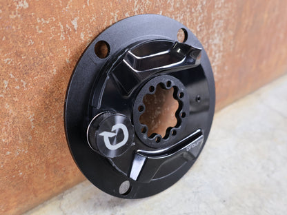 Powermeter von Sram, SRAM QUARQ DFOUR DUB AXS POWERMETER SPIDER / 110 BCD – 8 - BOLT – ANT+ / BLUETOOTH vor USEDBIKES - OB.DE Hintergrund