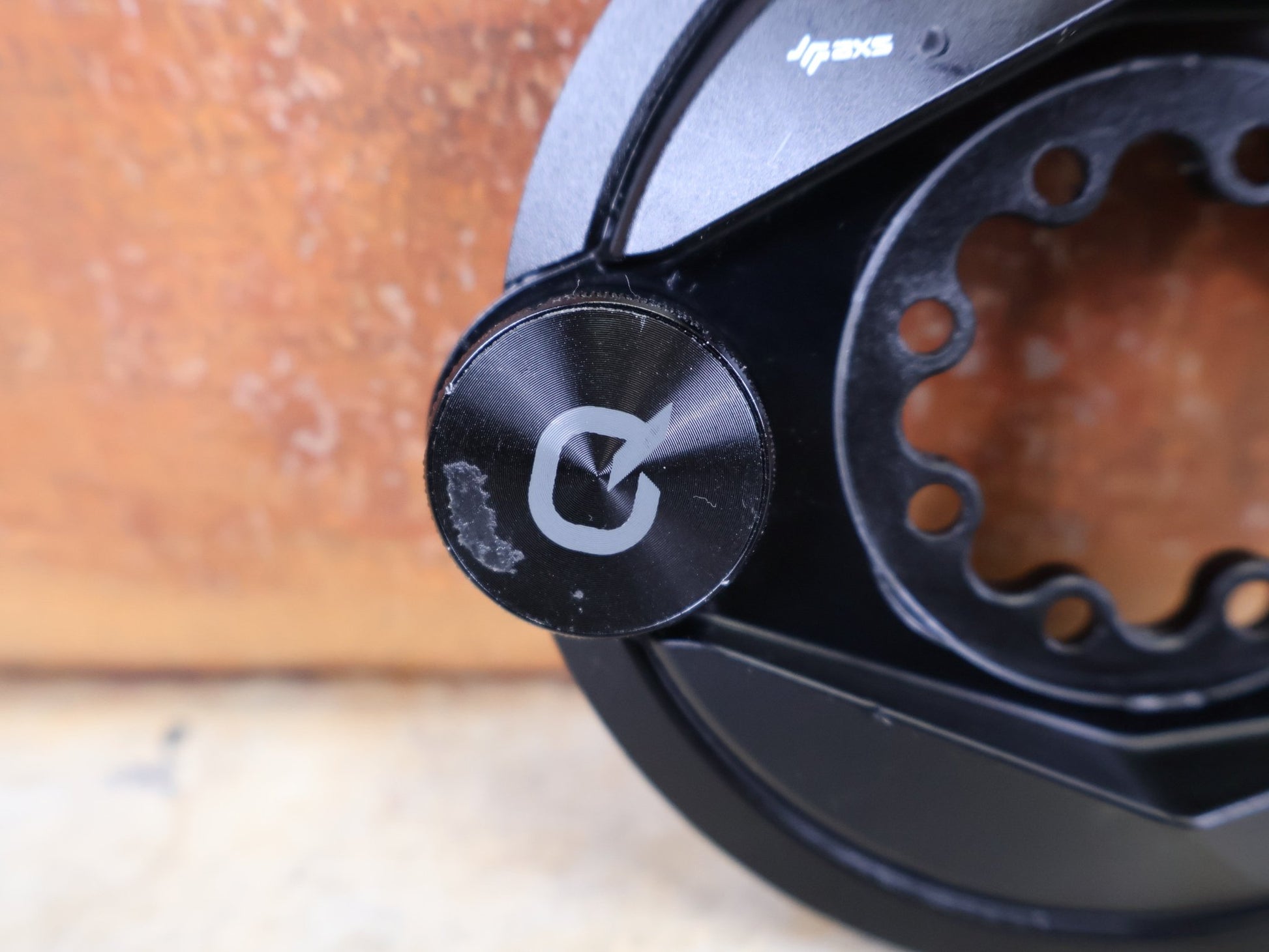 Powermeter von Sram, SRAM QUARQ POWER METER SPIDER AXS – XX / XX SL – 8 - LOCH – 55 MM KETTENLINIE vor USEDBIKES - OB.DE Hintergrund