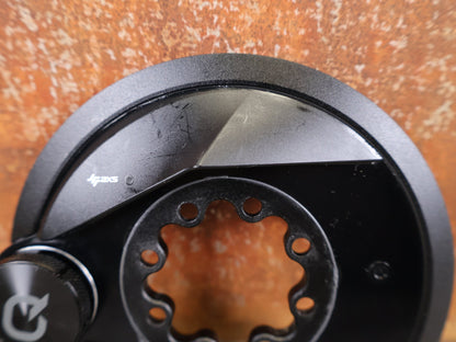 Powermeter von Sram, SRAM QUARQ POWER METER SPIDER AXS – XX / XX SL – 8 - LOCH – 55 MM KETTENLINIE vor USEDBIKES - OB.DE Hintergrund