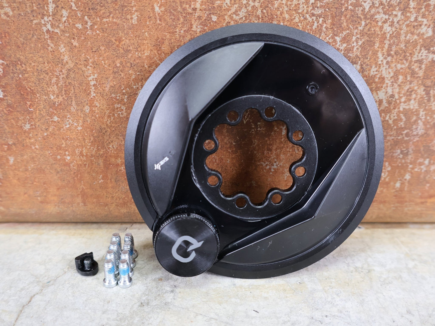 Powermeter von Sram, SRAM QUARQ POWER METER SPIDER AXS – XX / XX SL – 8 - LOCH – TRANSMISSION vor USEDBIKES - OB.DE Hintergrund