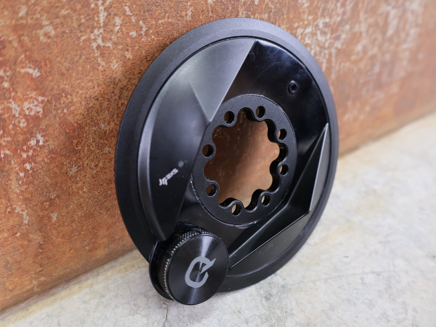 Powermeter von Sram, SRAM QUARQ POWER METER SPIDER AXS – XX / XX SL – 8 - LOCH – TRANSMISSION vor USEDBIKES - OB.DE Hintergrund