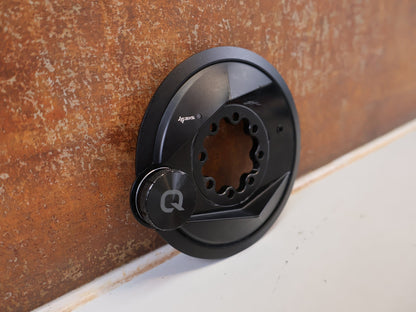 Powermeter von Sram, SRAM QUARQ POWER METER SPIDER LEISTUNGSMESSER XX SL AXS vor USEDBIKES-OB.DE Hintergrund