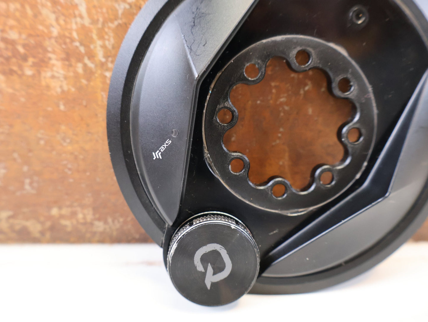 Powermeter von Sram, SRAM QUARQ POWER METER SPIDER LEISTUNGSMESSER XX SL AXS vor USEDBIKES-OB.DE Hintergrund