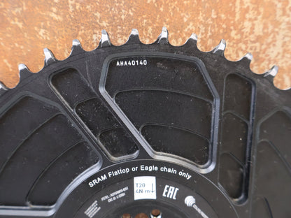 Powermeter von Sram, SRAM RED AXS AERO POWERMETER KIT / 1-FACH ROAD 50 ZÄHNE DIRECT MOUNT vor USEDBIKES-OB.DE Hintergrund