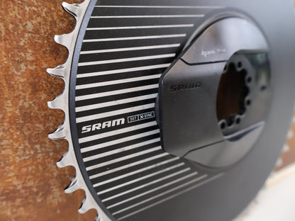 Powermeter von Sram, SRAM RED AXS AERO POWERMETER KIT / 1-FACH ROAD 50 ZÄHNE DIRECT MOUNT vor USEDBIKES-OB.DE Hintergrund