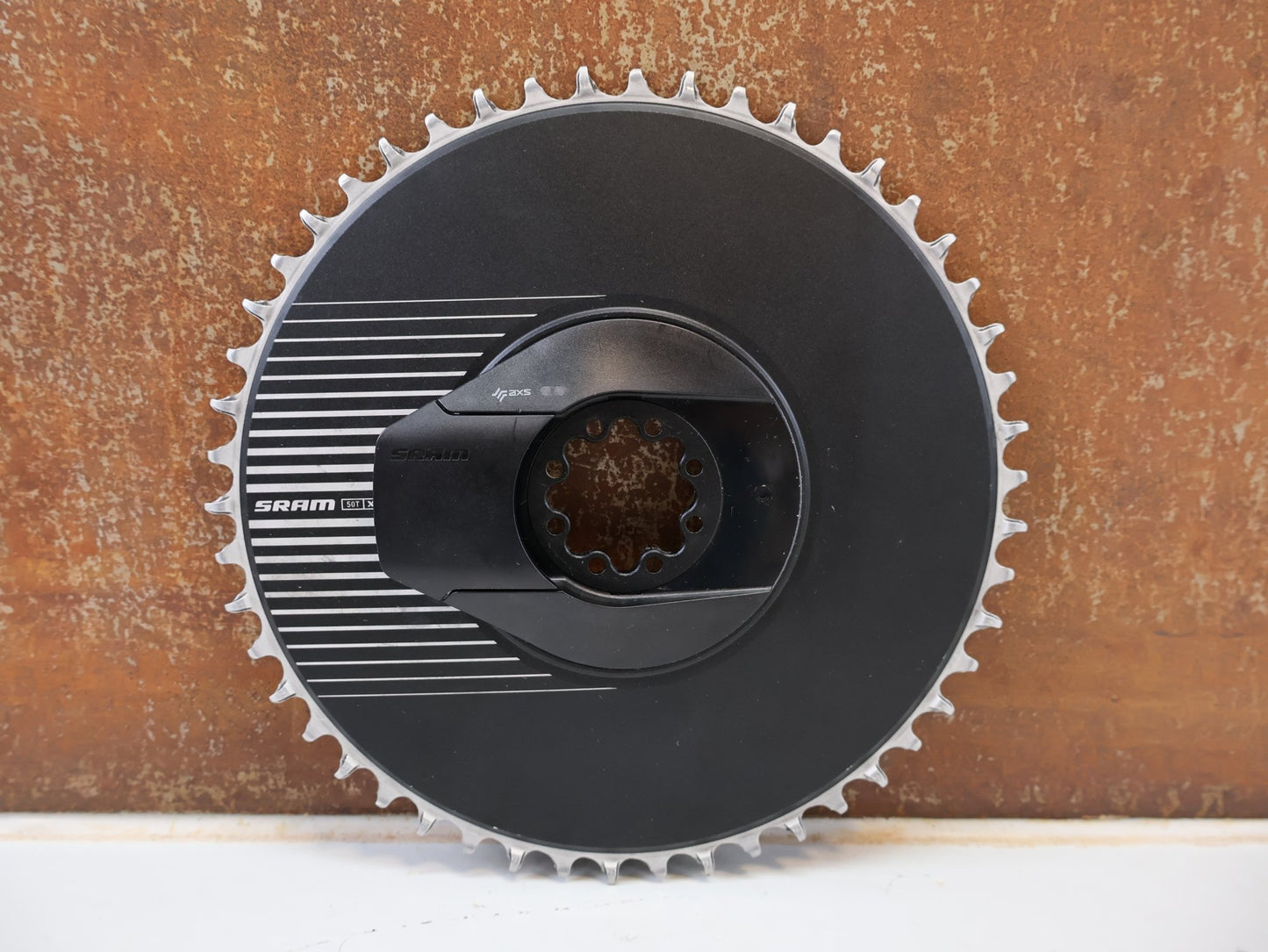 Powermeter von Sram, SRAM RED AXS AERO POWERMETER KIT / 1-FACH ROAD 50 ZÄHNE DIRECT MOUNT vor USEDBIKES-OB.DE Hintergrund