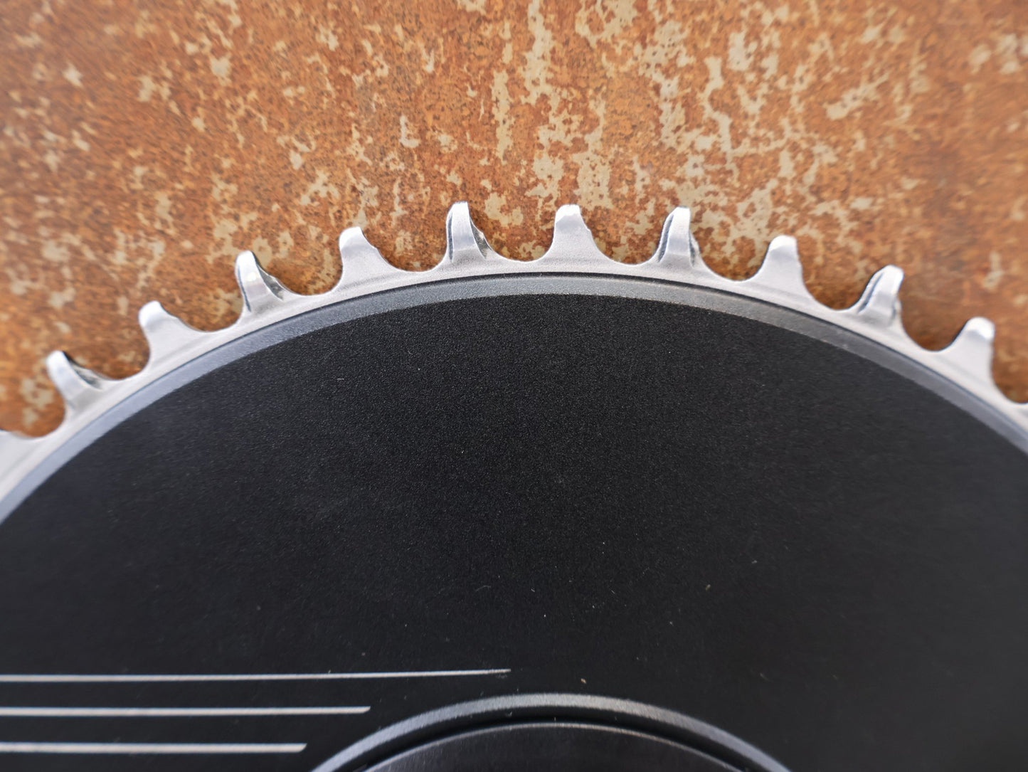 Powermeter von Sram, SRAM RED AXS AERO POWERMETER KIT / 1-FACH ROAD 50 ZÄHNE DIRECT MOUNT vor USEDBIKES-OB.DE Hintergrund