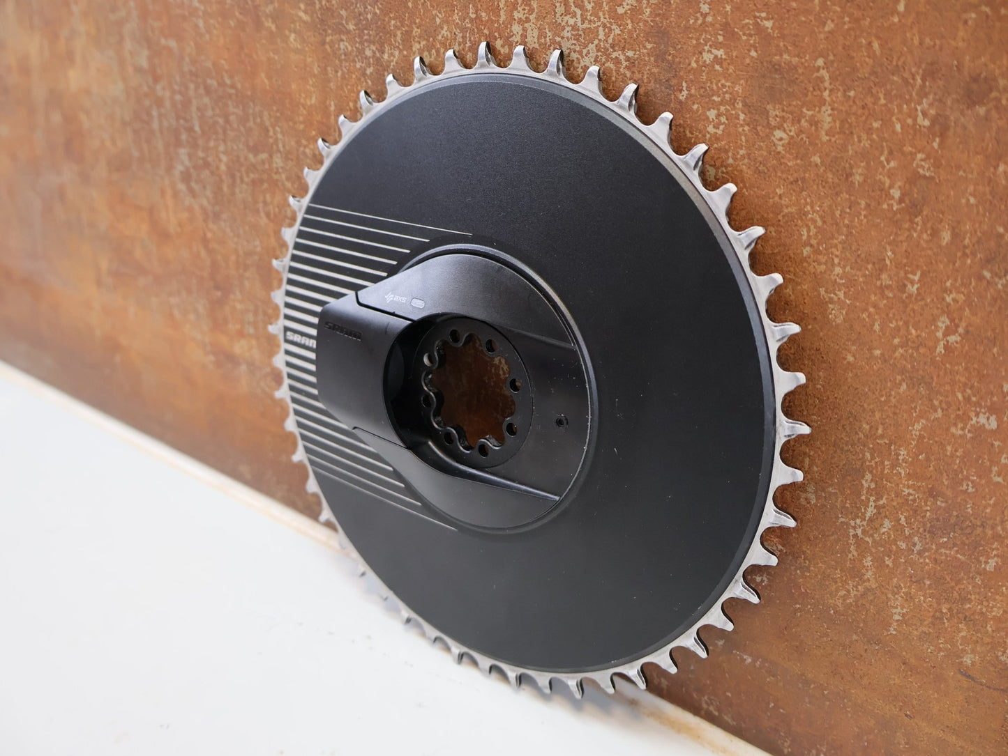 Powermeter von Sram, SRAM RED AXS AERO POWERMETER KIT / 1-FACH ROAD 50 ZÄHNE DIRECT MOUNT vor USEDBIKES-OB.DE Hintergrund