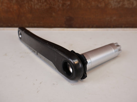 Kurbel von Sram, SRAM RED AXS D1 CARBON ROAD KURBELARME 172,5MM DUB / 8-BOLT vor USEDBIKES-OB.DE Hintergrund
