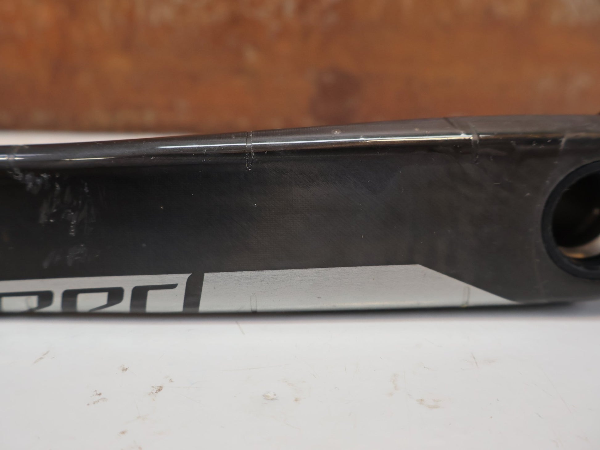 Kurbel von Sram, SRAM RED AXS D1 CARBON ROAD KURBELARME 172,5MM DUB / 8-BOLT vor USEDBIKES-OB.DE Hintergrund