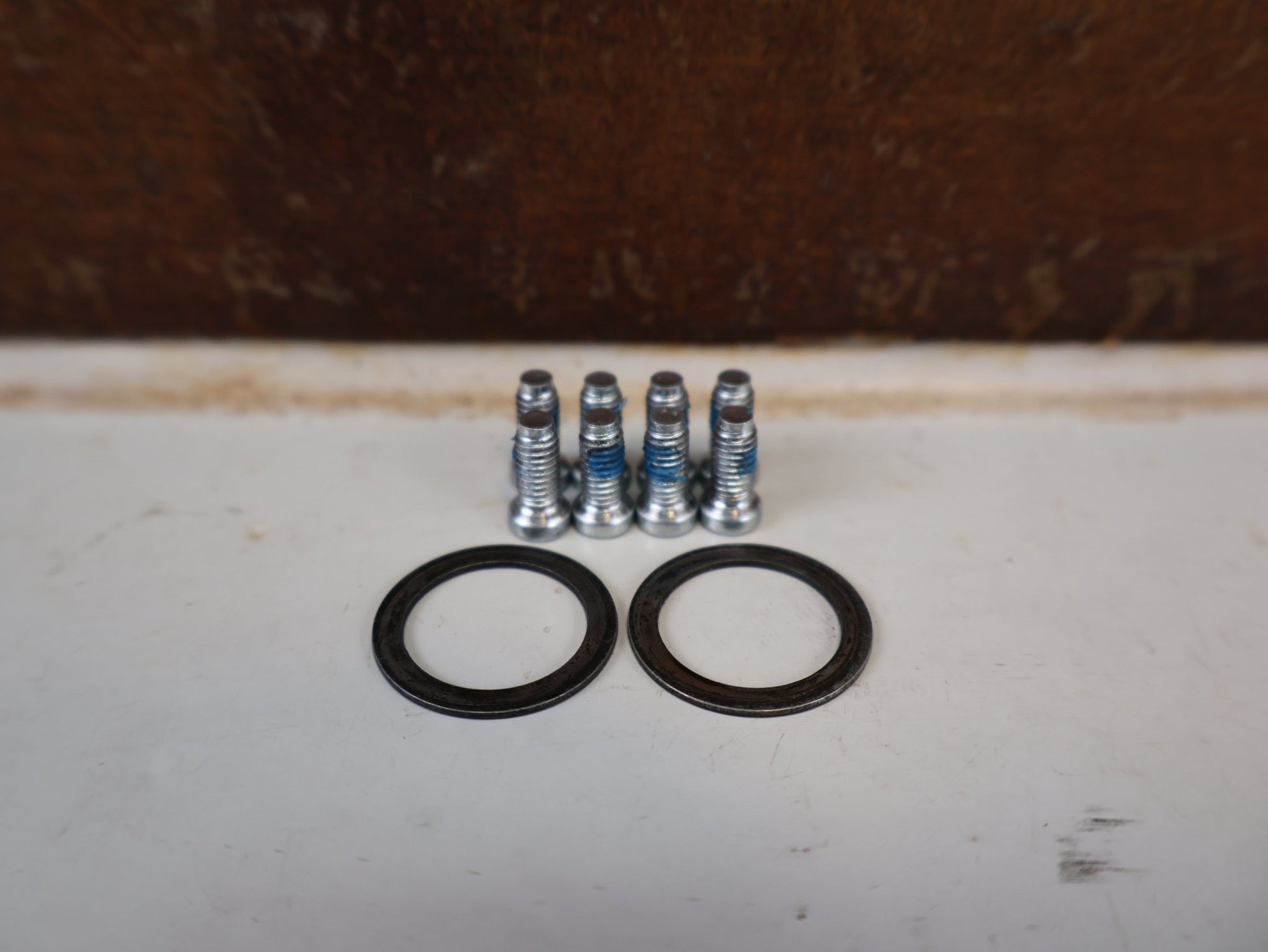 Kurbel von Sram, SRAM RED AXS D1 CARBON ROAD KURBELARME 172,5MM DUB / 8-BOLT vor USEDBIKES-OB.DE Hintergrund