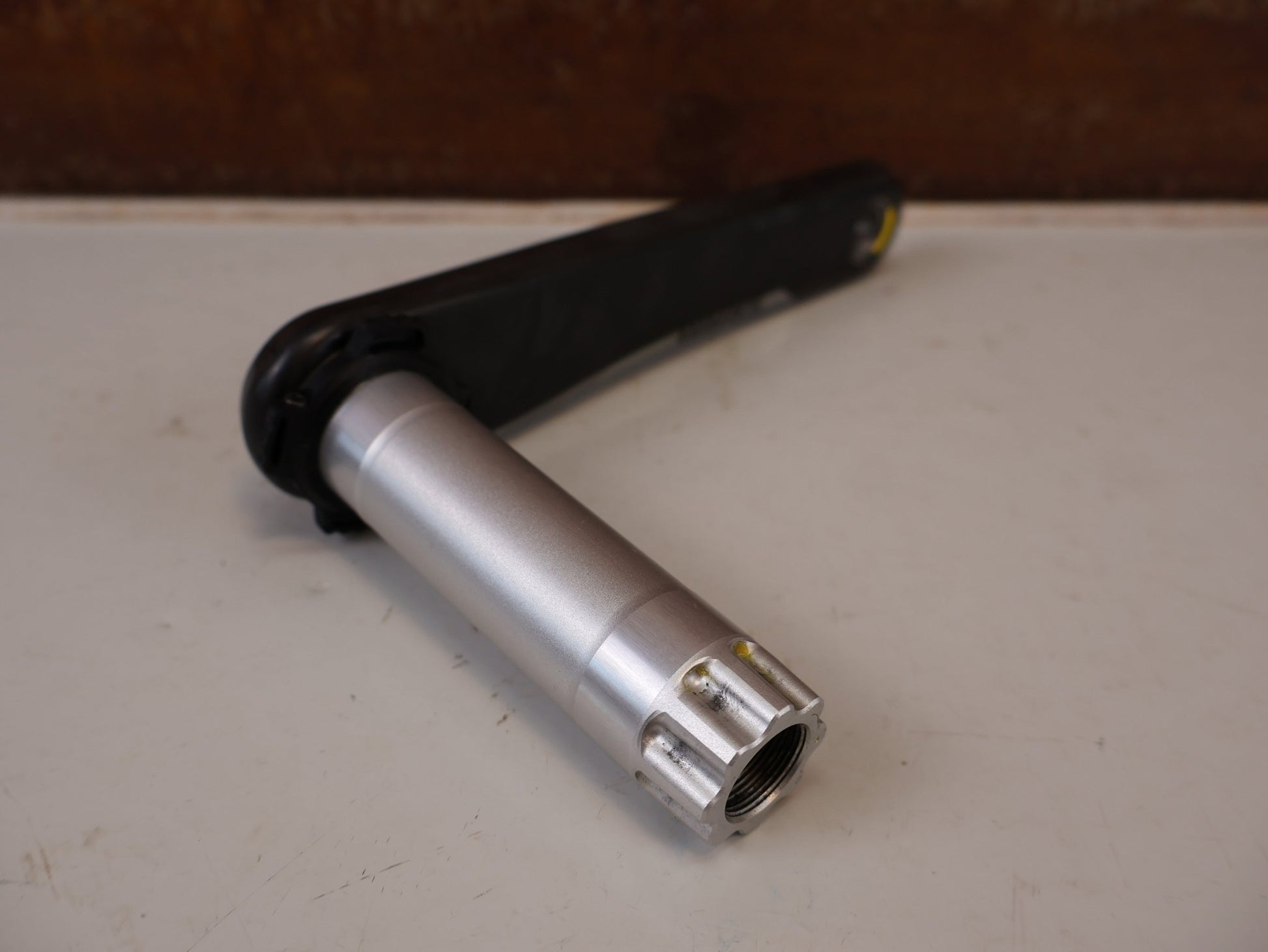 Kurbel von Sram, SRAM RED AXS D1 CARBON ROAD KURBELARME 8-BOLT DUB / 175MM vor USEDBIKES-OB.DE Hintergrund